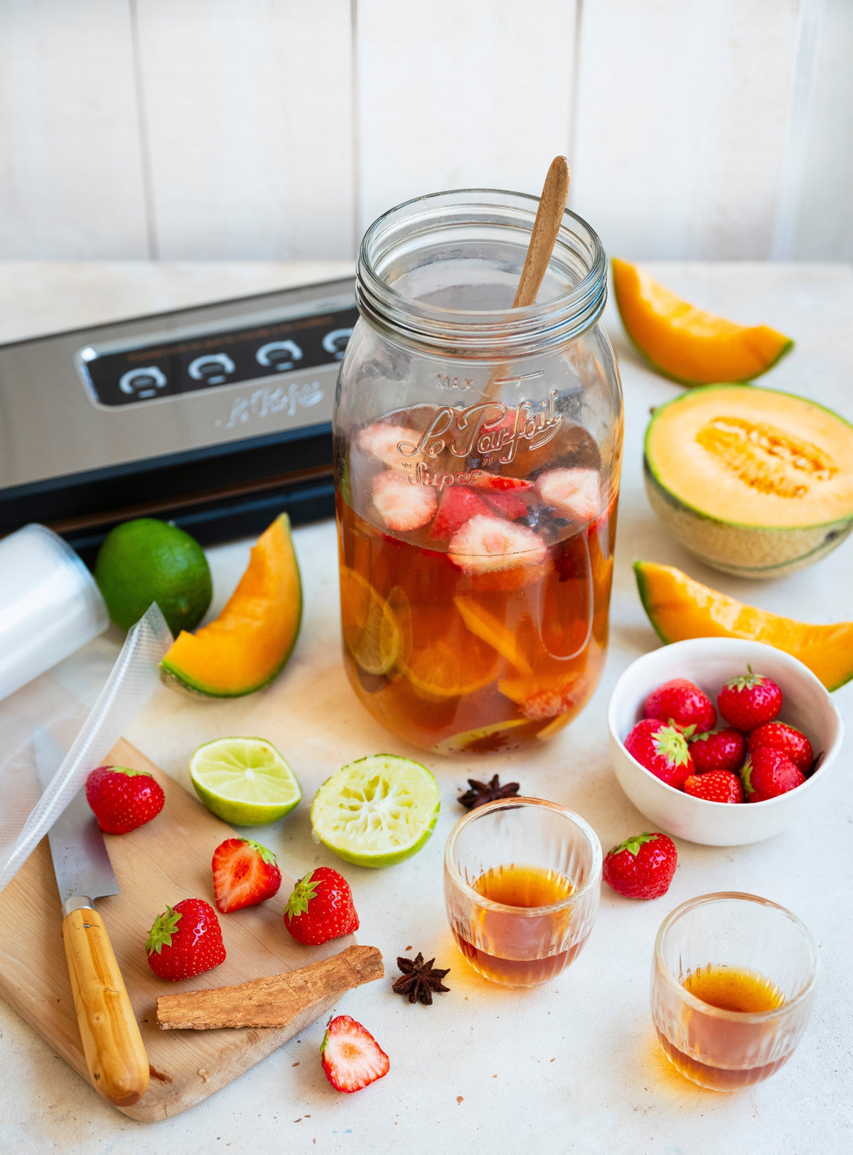 Rhum arrangé fraise melon cannelle sous-vide