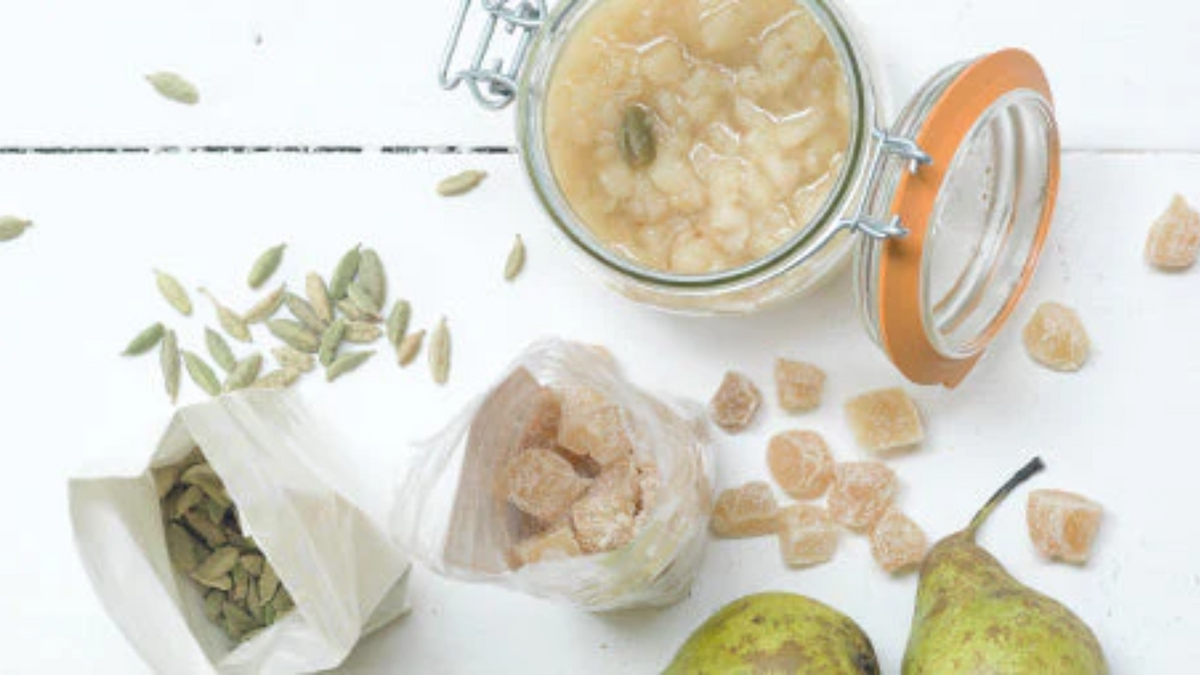 Compote de poires, gingembre et cardamome en conserve